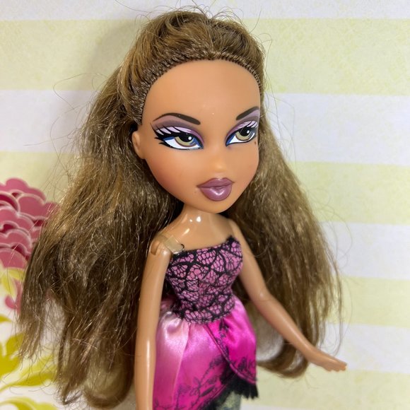 Vintage 2001 Bratz Yasmin Doll Long Brown Hair Hazel Eyes - Picture 5 of 12